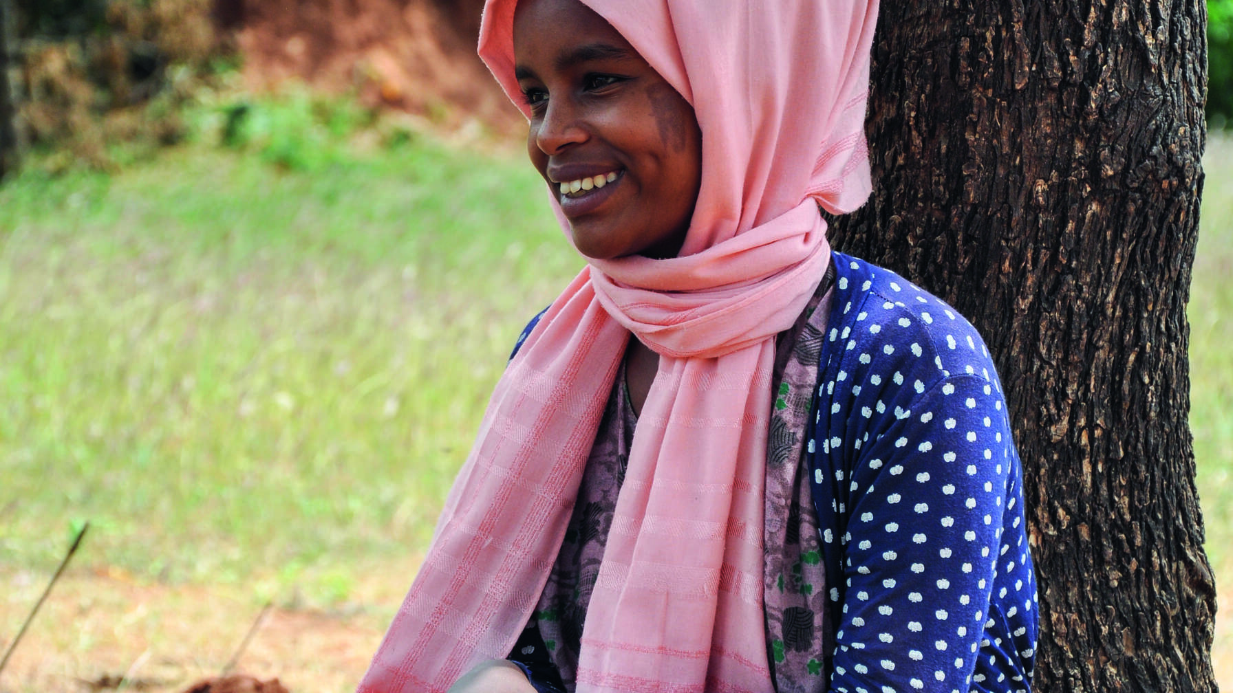 L’eau pour tous: Merdiya (16 ans) et ses camarades de classe apprennent par le jeu de bonnes pratiques d’hygiène et améliorent ainsi leur état de santé. 