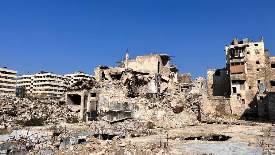 Das Erdbeben in der Grenzregion zwischen Syrien und der Türkei hat eine Spur der Verwüstung hinterlassen.