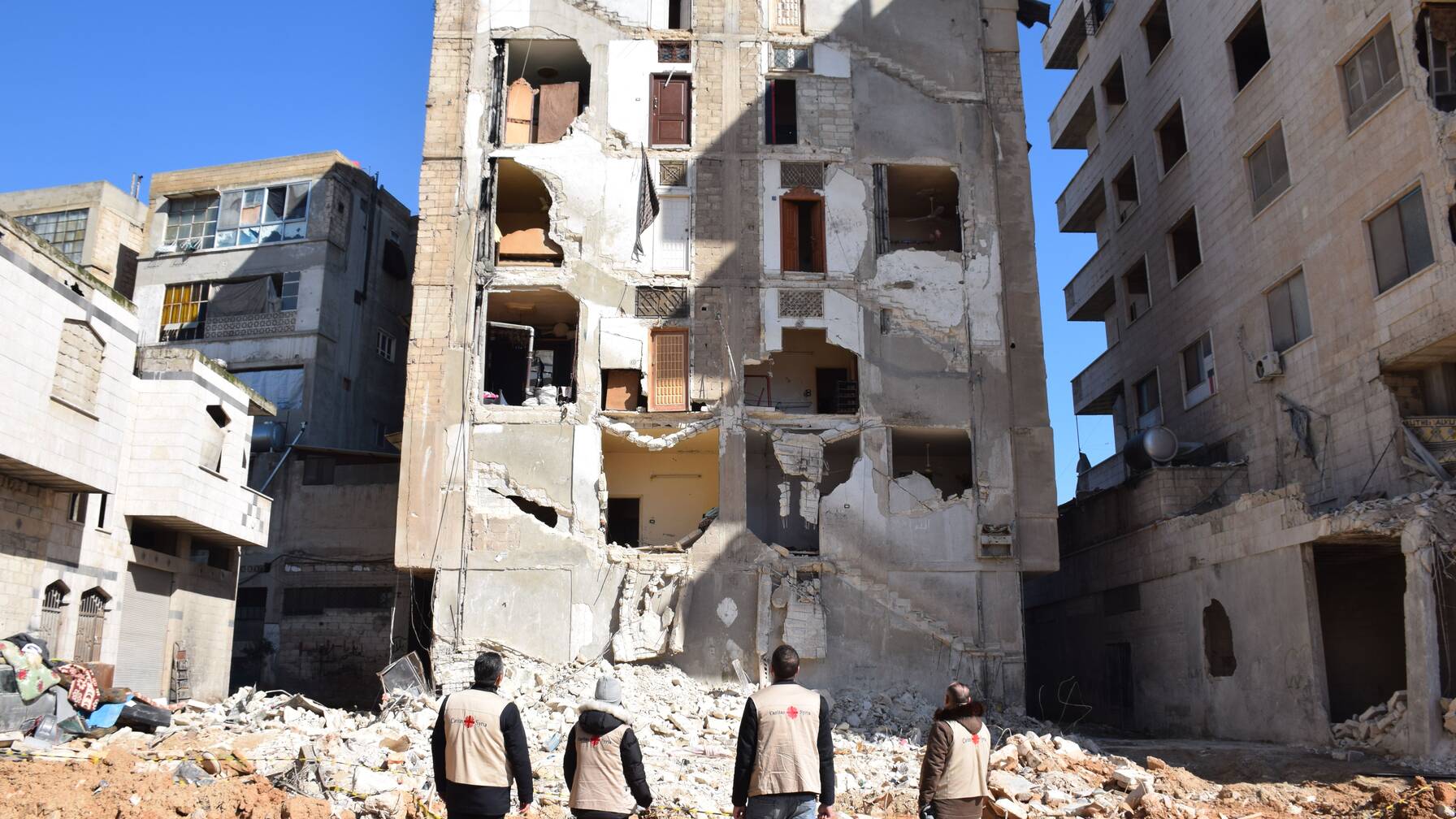 Un edificio residenziale danneggiato a Hama.