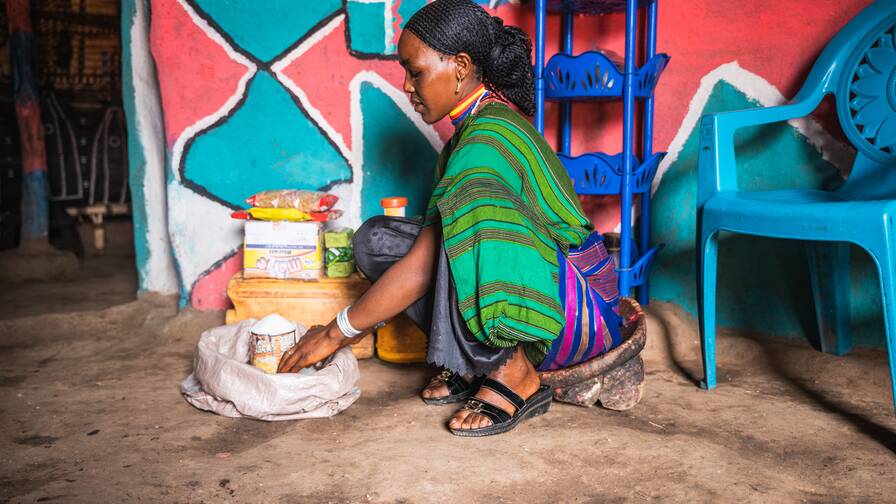 Seit einiger Zeit betreibt sie mit der Unterstützung von Caritas gemeinsam mit zwei weiteren Frauen einen kleinen Kiosk.