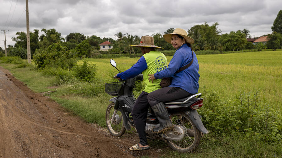 Auf geht's mit dem Motorrad zu den Reisfeldern.