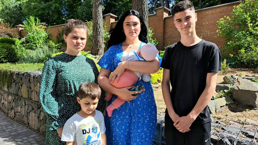 Hanno trovato rifugio in un centro Caritas per sfollati interni. Oxana Stepova vive qui con i suoi tre fratelli minori e la figlia piccola.