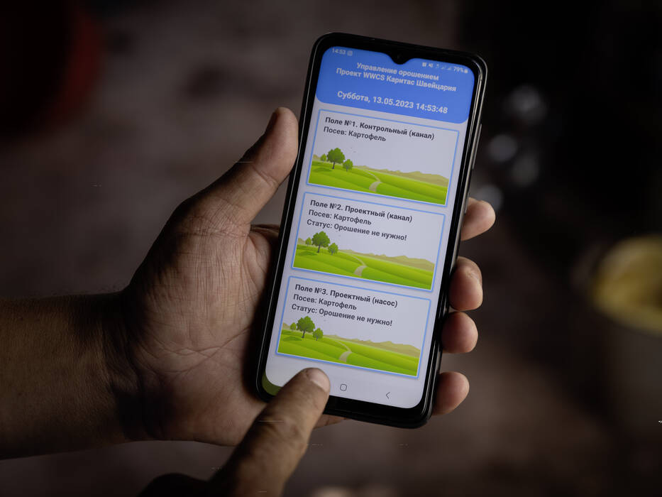 Per SMS und App können die Bäuerinnen und Bauern in Tadschikistan auf zuverlässige Wetterdaten zugreifen.