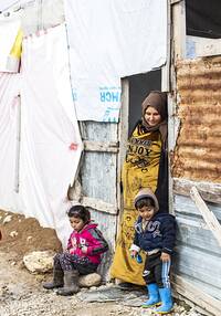 Centinaia di migliaia di siriani vivono nei campi profughi nella Valle della Bekaa, in Libano, molto in condizioni di estrema povertà. Libano, 2020.