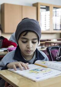 Des enfants syriens réfugiés au Liban intègrent le système scolaire libanais. Liban, 2019.