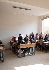 In Siria, Caritas sta ricostruendo le scuole e offre assistenza psicosociale e programmi per la promozione dell’apprendimento per i bambini traumatizzati. Siria, 2020.