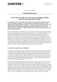 Le seuil de pauvreté en Suisse est fixé à un niveau très bas. De nombreuses personnes dont le revenu se situe juste au-dessus de ce seuil n’arrivent pas à joindre les deux bouts. Et cette situation touche particulièrement les familles. Les causes de la pauvreté sont structurelles, et les solutions doivent être politiques. Caritas Suisse demande que l’État prenne des mesures concrètes à tous les niveaux pour soulager financièrement les ménages qui se trouvent juste au-dessus du seuil de pauvreté.