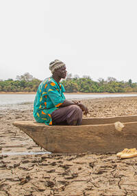 Modeste Traoré vivait autrefois de la pêche. Comme le lac Wegnia au Mali s’assèche progressivement, il doit maintenant tirer ses revenus de l’agriculture. Mali, 2021.