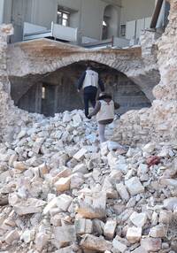 Mitarbeitende von Caritas Syrien im Einsatz in Hama.
