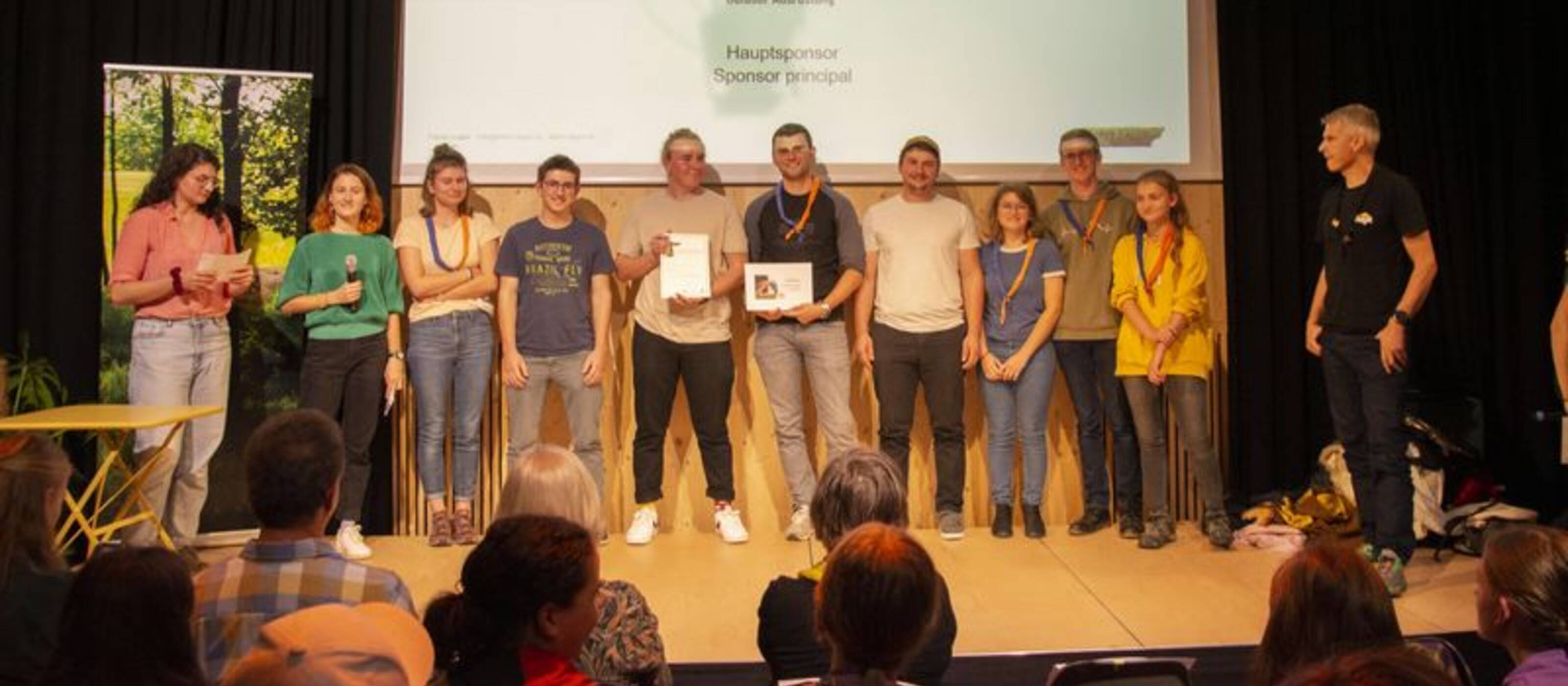 Les scout·e·s St-Pierre et Paul de Willisau remportent le prix principal du concours 2022 de Camp Équitable avec leur contribution «le chemin de ton T-Shirt».