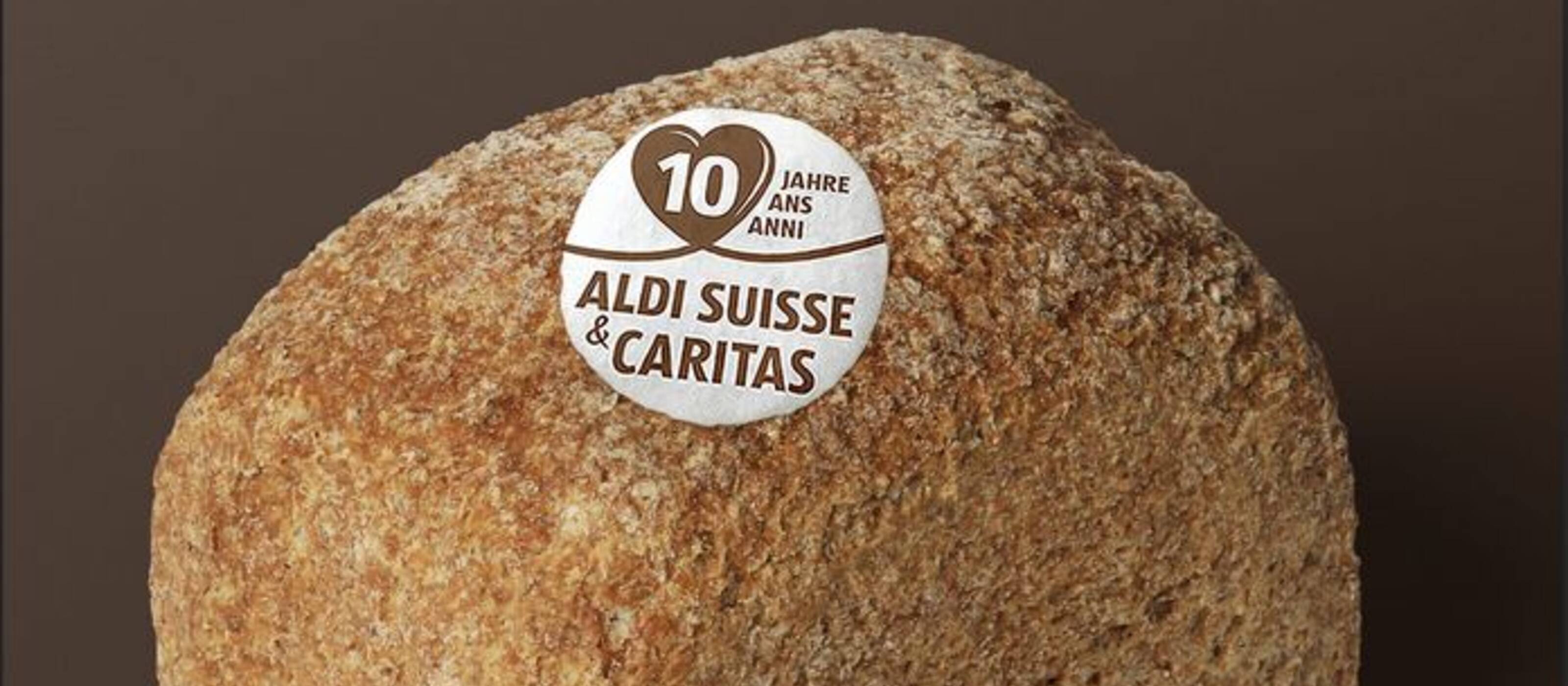Für jedes verkaufte Brot mit der essbaren Partnerschafts-Oblate spendet ALDI einen Franken an Caritas.