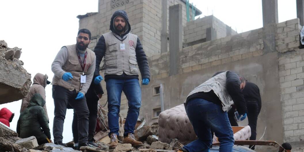 Das Erdbeben in der Grenzregion zwischen Syrien und der Türkei hat eine Spur der Verwüstung hinterlassen.