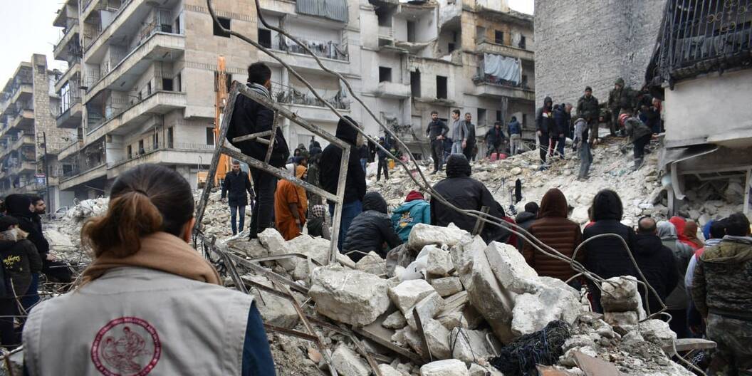 Das Erdbeben in der Grenzregion zwischen Syrien und der Türkei hat eine Spur der Verwüstung hinterlassen. 