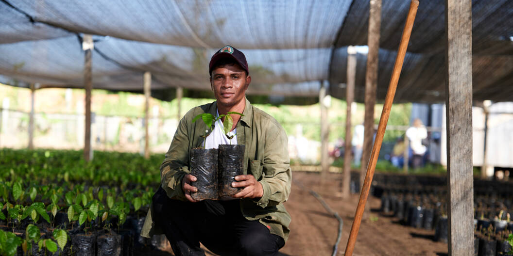 Together for climate justice: Alejandro Tibi Flores from Bolivia looks after the seedling farm. The seedlings contribute to the livelihood of the residents and to the reforestation of the rainforest.