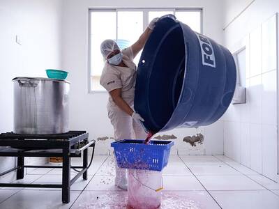A small acai processing company. In this way, the added value stays in the region.